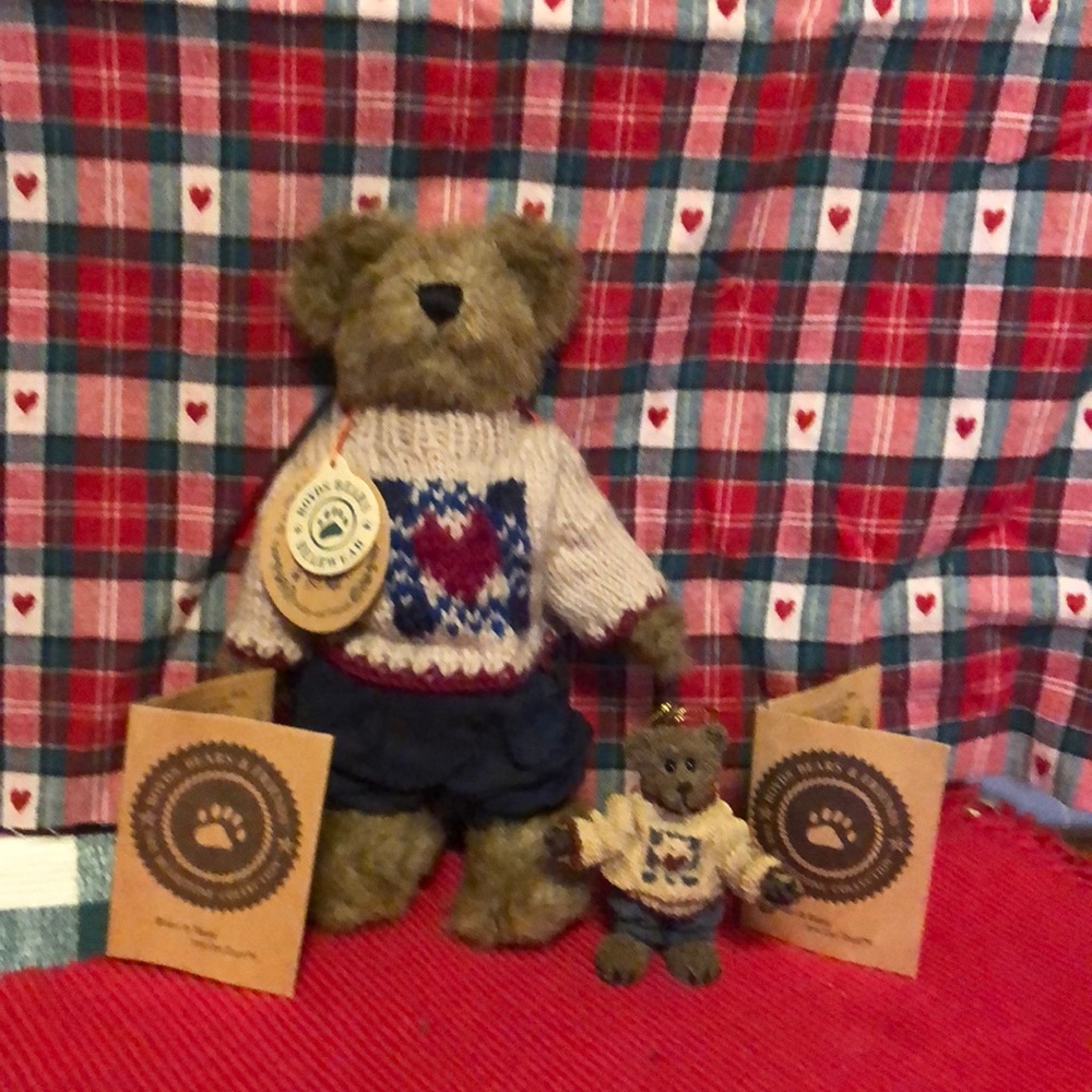 Boyd’s Bears stuffed Bailey bear and ornament